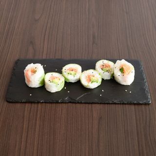 Salmón con Aguacate Spring Roll (6 uds)