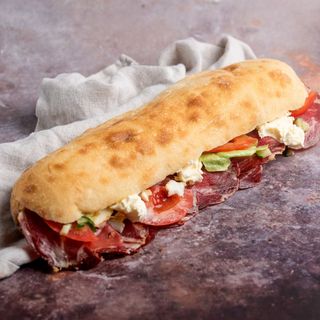 Užički sendvič sa goveđom pršutom