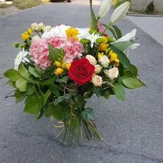 Buchet cu flori de vara