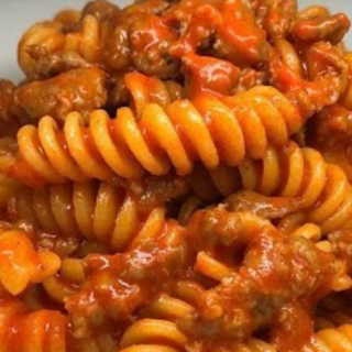 Fusilli  o Tonnarello crema peperoni salsiccia 