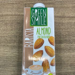 На мигдальному молоці