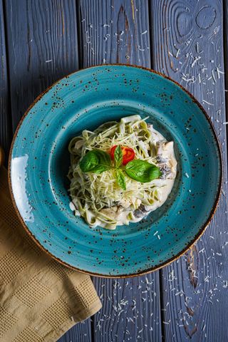 Феттучини с курицей и грибами (380г)