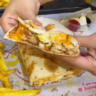 Makloub Mahboul & frite & Soda 