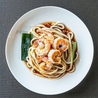 p6. Udon tempura frutti di mare- piastra