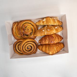 Сладка кутия + 4бр. сок от бъз