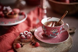 Flower Festival Red set 2 cesti espresso cu farfurii