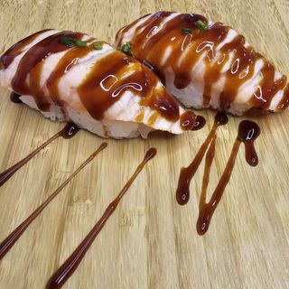 Nigiri salmon flambeado