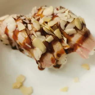45a. Nigiri maguro scottato mandorle