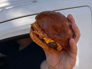 Бургер з яловичною