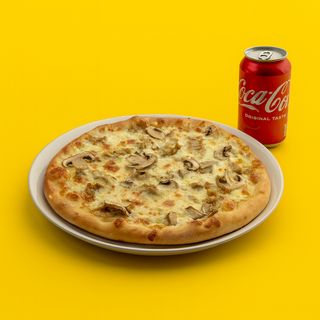 Пица Креме чикън(450гр) + Coca-Cola(330ml)