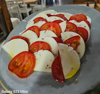 Mozzarella capreze cu roșii