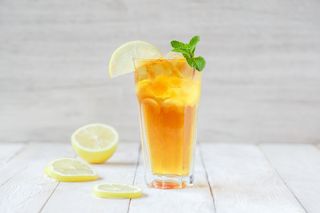 Холодный черный чай