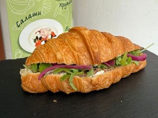 Круасан гавайський з тунцем