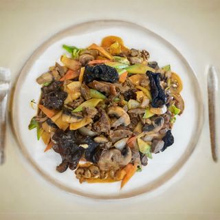 71. Патица с бамбук,гъби,зеленчуци(750г)