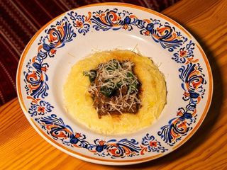 Картопляне пюре з томленою телятиною у темному пиві (350g)