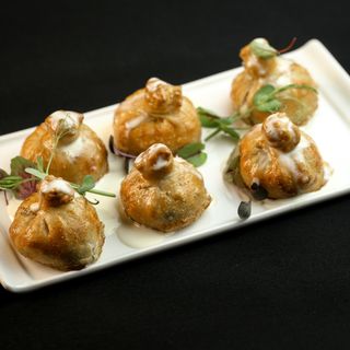 Кулечки из слоеного теста с курицей