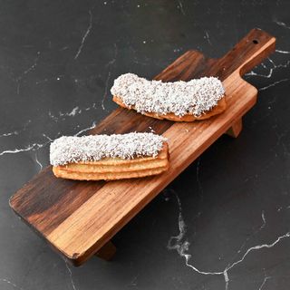 Xurros Farcits De Dolç De Llet Amb Coco