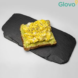 2 Toasts complets Avocat et 2 Œufs