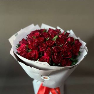 Букет из 31 красной розы