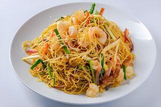 Prženi pirinčani rezanci sa škampima (20虾仁炒粉干)