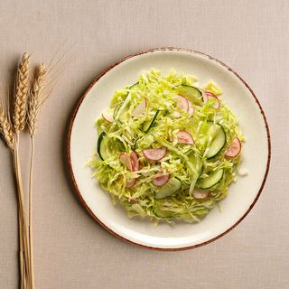 Салатик з капусти, огірочка та редисочки