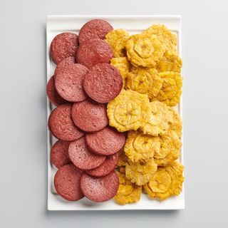 Patacones con (Salami o Chuleta Ahumada)