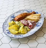 Копченный лосось с молодым картофелем (410гр)