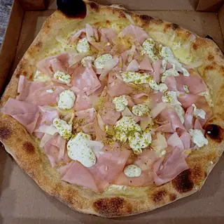 Pizza Mortadela Pistacho (Medianas)