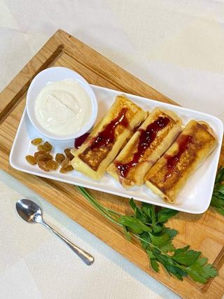 ბლინი ხაჭოტი და ქიშმიშით