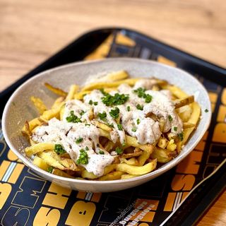 Patatas fritas con parmesano y tartufa