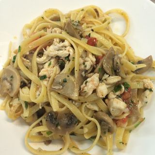 Espaguetis con gambas y champiñones al ajillo 