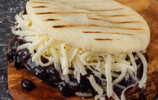 Arepa Dominó (1 Ud.)