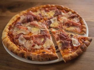 Pizza sa pršutom 25 cm