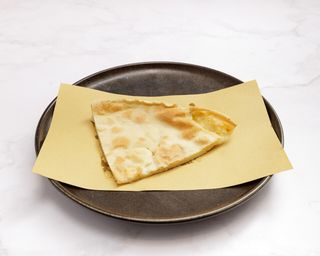 Focaccia al formaggio tonda