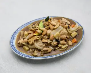 Galinha com Cogumelos chineses, bambu e algas