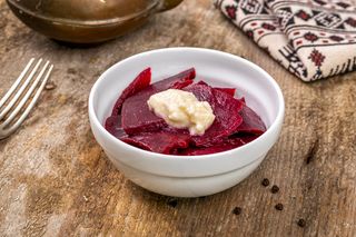 Salată de sfeclă roșie șI hrean