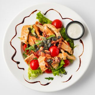 Salata s mariniranom piletinom