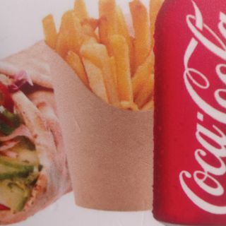 Menú dürüm falafel con ensalada + patatas fritas + bebida