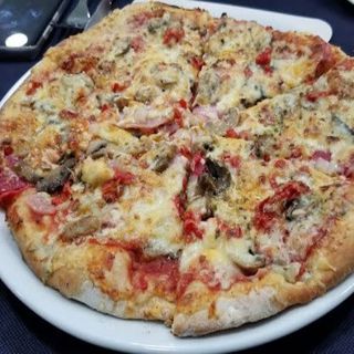 Pizza Coliseo, Mediana