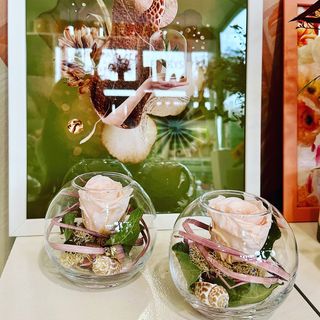 Kula szklana z wieczną różą