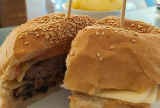 Hambúrguer de Queijo e Cogumelos
