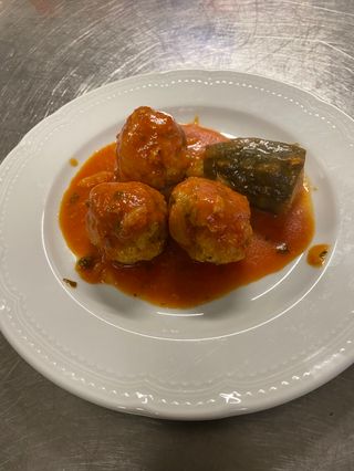 Polpette in sugo e zucchine ripiene