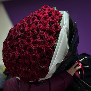 Букет зі 101-ї червоної троянди 