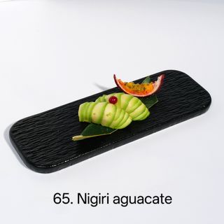 Nigiri de aguacate