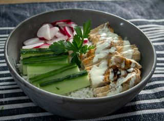 Райс боул с пилешко филе