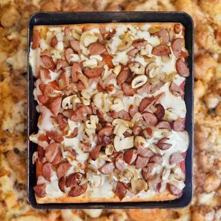 Wiejska - ser, kiełbasa, cebula, ogórek kiszony