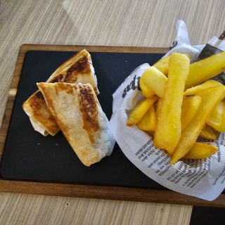 Тортила с пилешко месо (1бр)