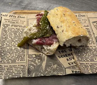 Montadito De Jamón Ibérico Y Pimiento Verde