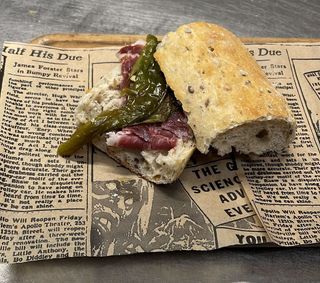 Montadito De Jamón Ibérico Y Pimiento Verde