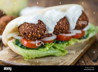 Falafel con panino con contorno